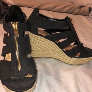 Black Wedges